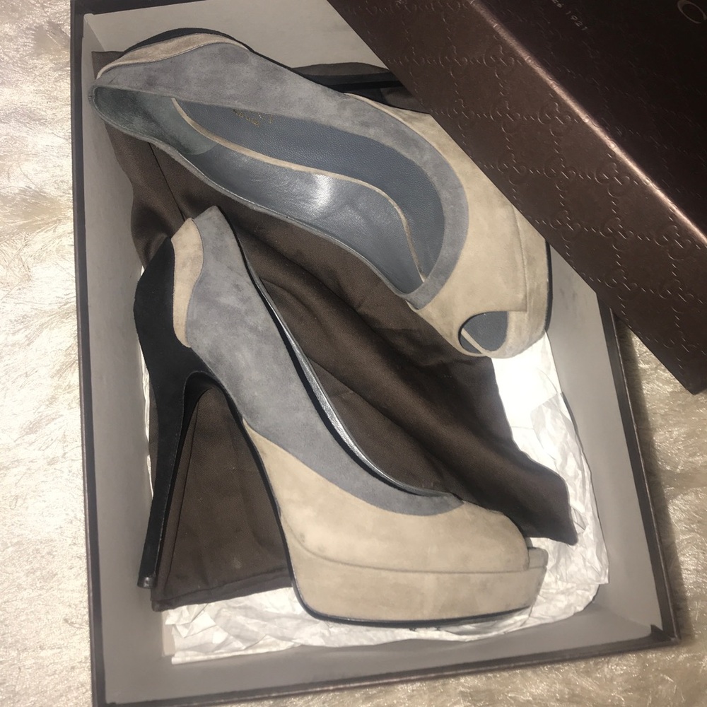 Gucci suede pumps. Size 8